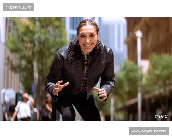 UFC暴力美学背后：张伟丽击溃的美国选手塔蒂亚娜·苏亚雷斯被架出场