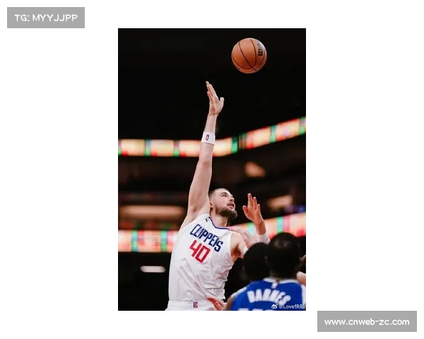 “布拉德利·比尔左臀骨折赛季报销,奇才进攻重担落在其他球员肩上”